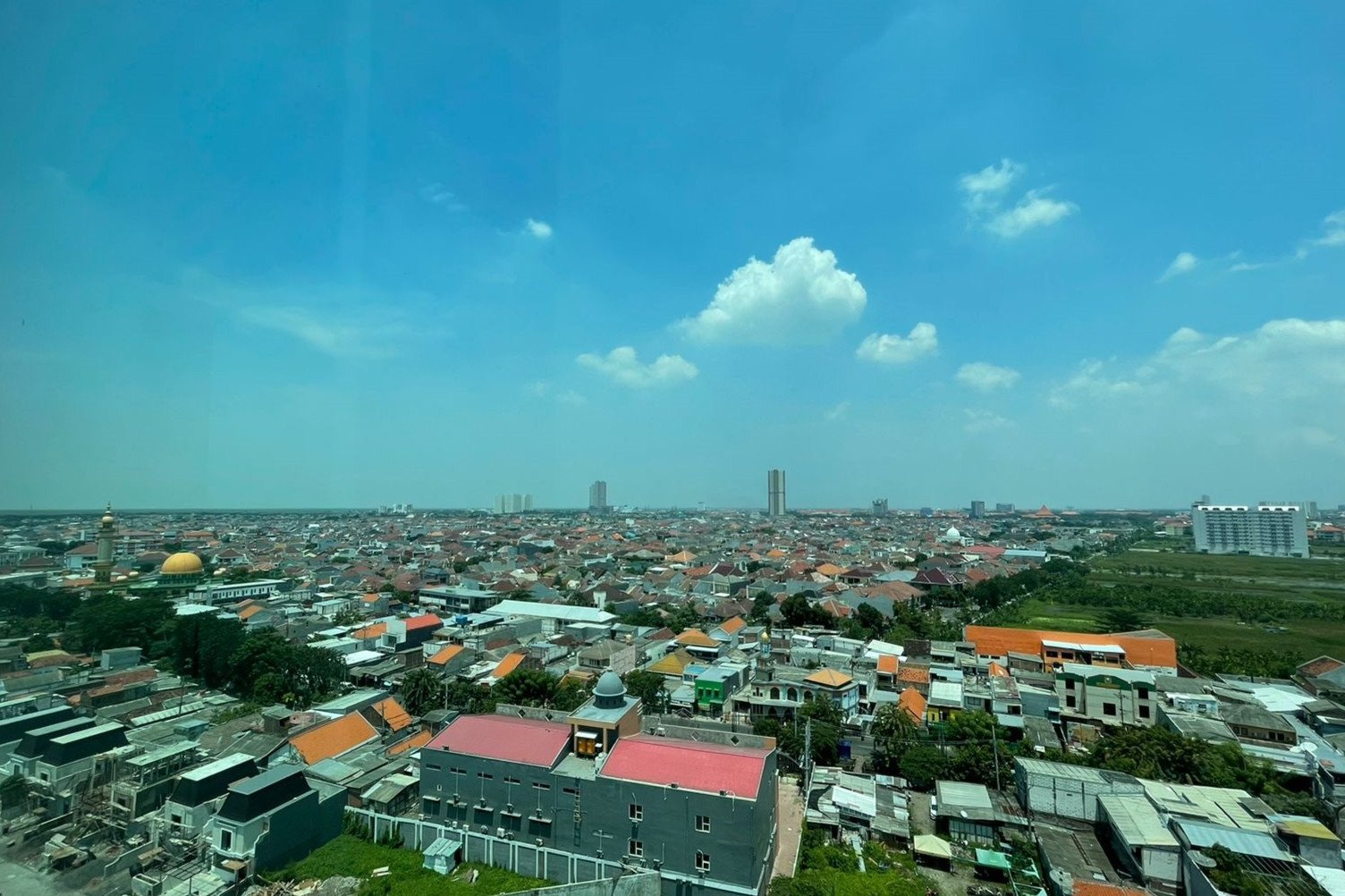 Cuaca Surabaya Hari Ini: Cerah Berombak Berawan Sepanjang Hari