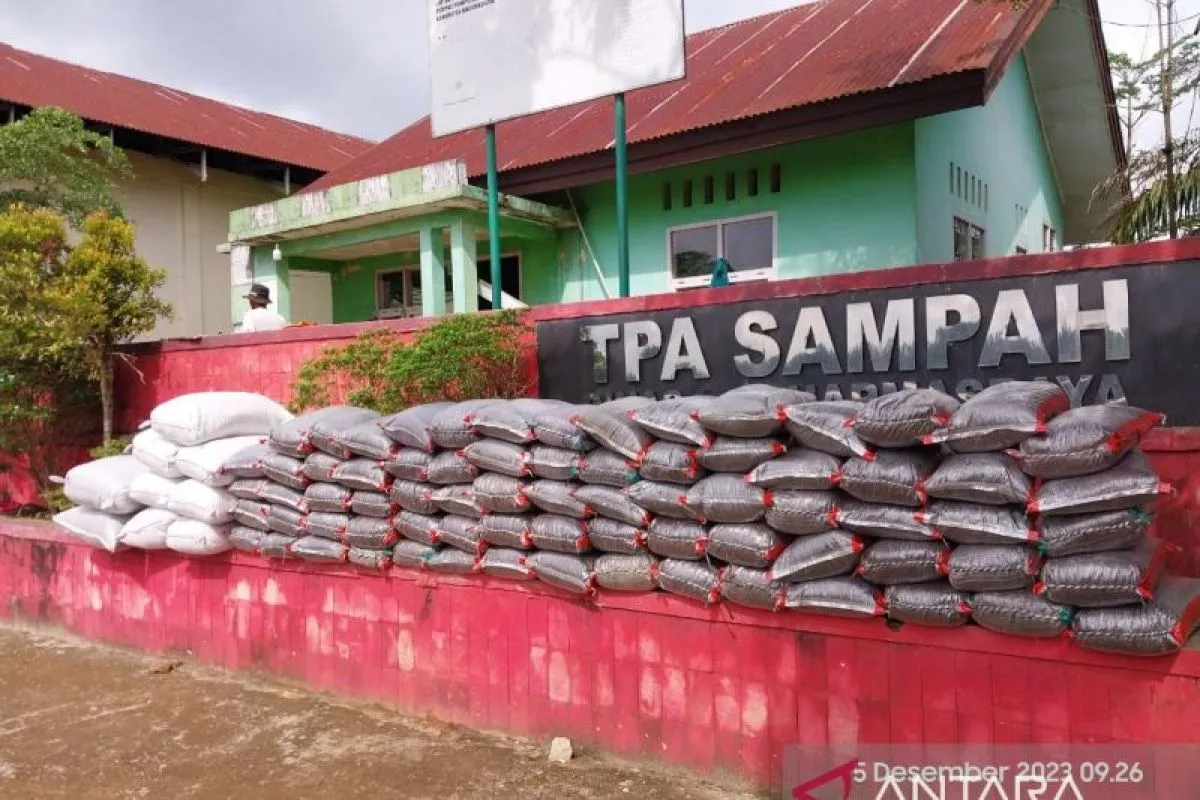 Anggota Dharma Wanita DLH Wonosobo Diajarkan Kelola Sampah Organik di Rumah Tangga